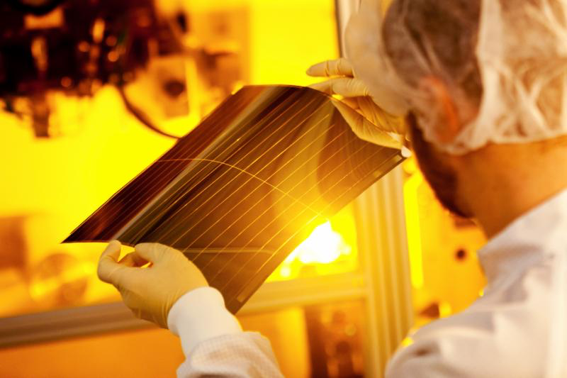 Heliatek sets record organic photovoltaic efficiency of 13.2%
